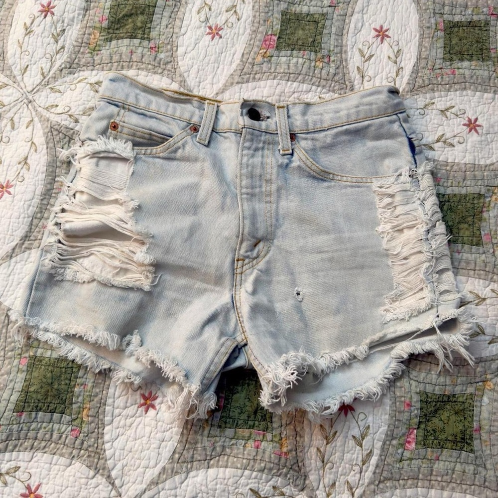 orange tab Levi’s 505 womens 6 frayed denim jean shorts 🍊 orange tab distressed